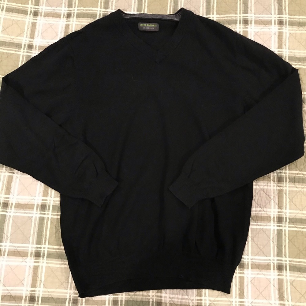 John Bartlett Men’s V-neck sweater, Size M